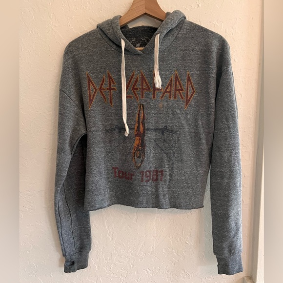 Very Rare - Trunk LTD Def Leppard Tour 1981 graphic band 🎸cropped hoodie - Picture 1 of 8
